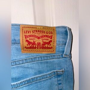 Women’s Levi Boyfriend Lightwash Jeans